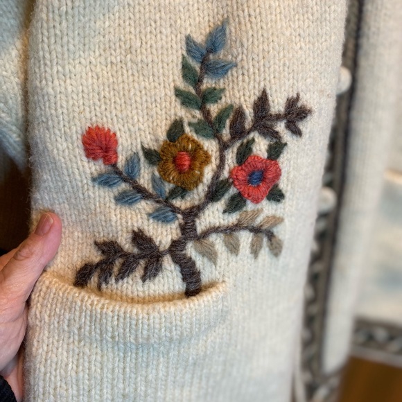 Vtg handmade chunky knit cardigan sweater fair isle flower M/L grannicore winter - Picture 4 of 13